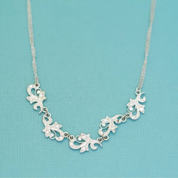 16 inch, Vintage Abstract Wavy Leaves Silver Tone Choker Necklace by Avon - E39 - Picture 1 of 3